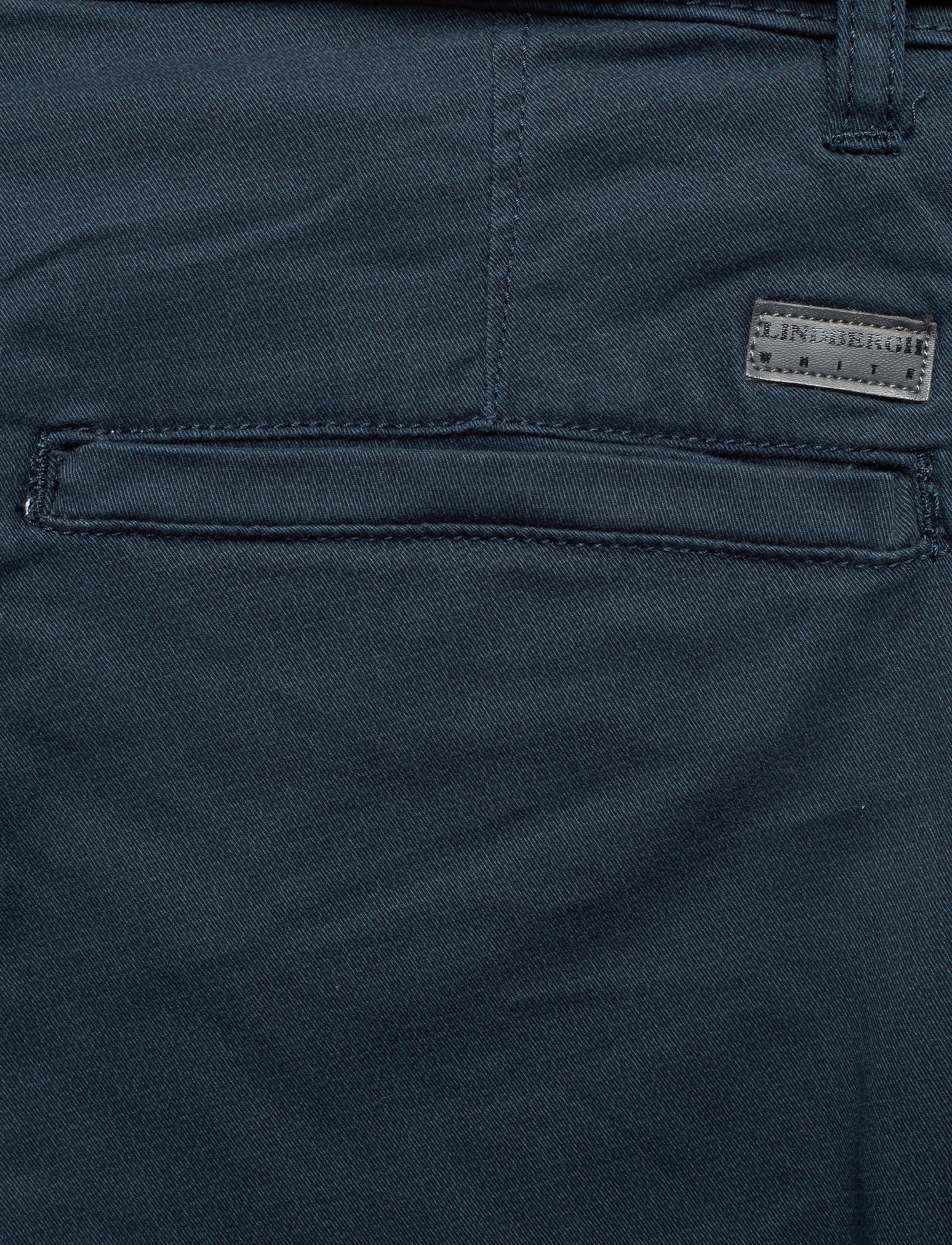 Lindbergh - AOP chino shorts W?. belt - navy - 4