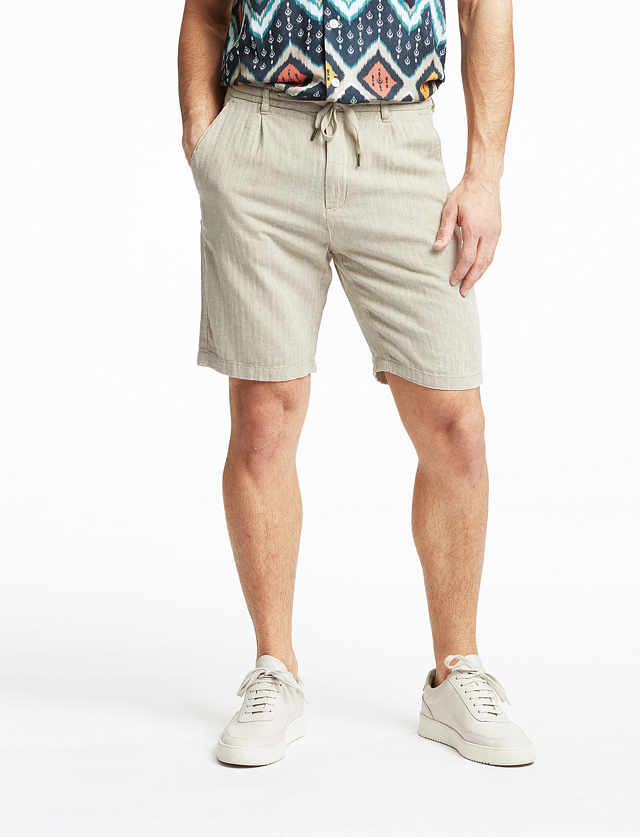 Lindbergh Linen blend herringbone short - Kollektionen - LT STONE / grey