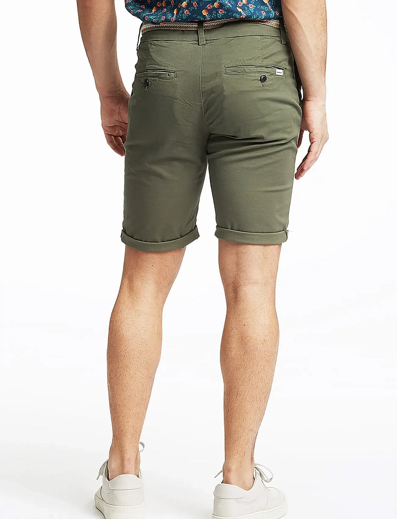Lindbergh - Superflex chino shorts w?. belt - chinos shorts - dk army - 4