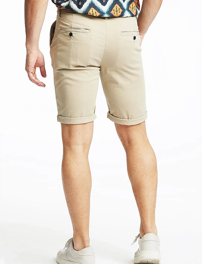 Lindbergh - Superflex chino shorts w?. belt - chinos shorts - sand - 4