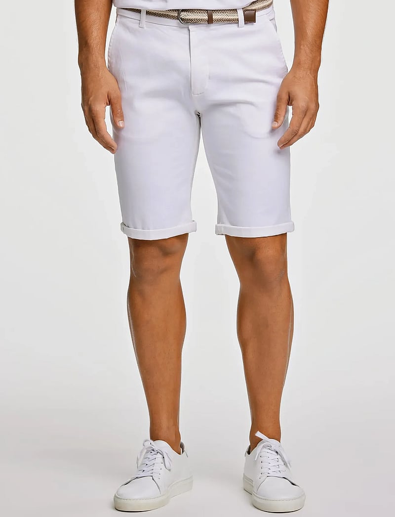 Lindbergh - Superflex chino shorts w?. belt - chinos shorts - white - 4