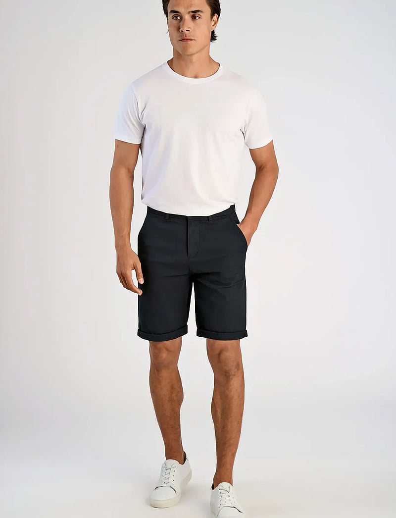 Lindbergh - Superflex chino shorts - chinos shorts - black - 0