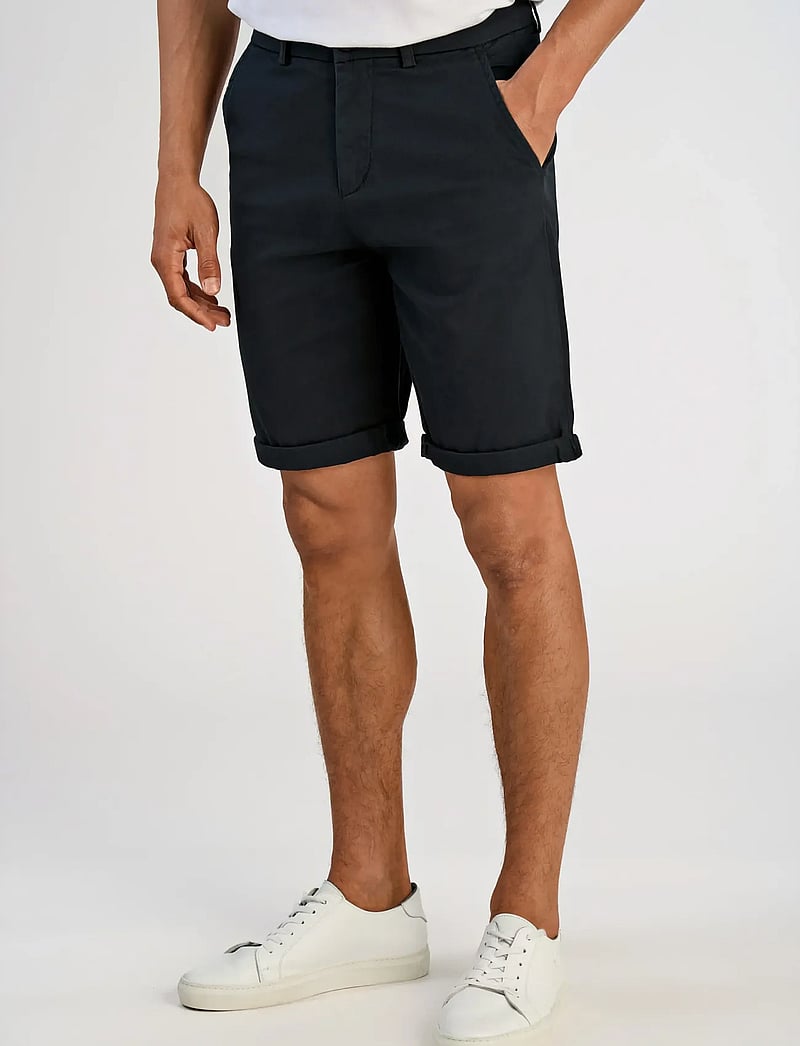 Lindbergh - Superflex chino shorts - chinos shorts - black - 3