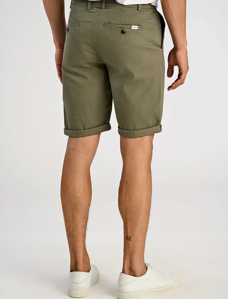 Lindbergh - Superflex chino shorts - chinos shorts - dk army - 4