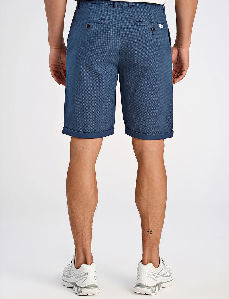 Lindbergh - Superflex AOP chino shorts - chinos shorts - navy - 3
