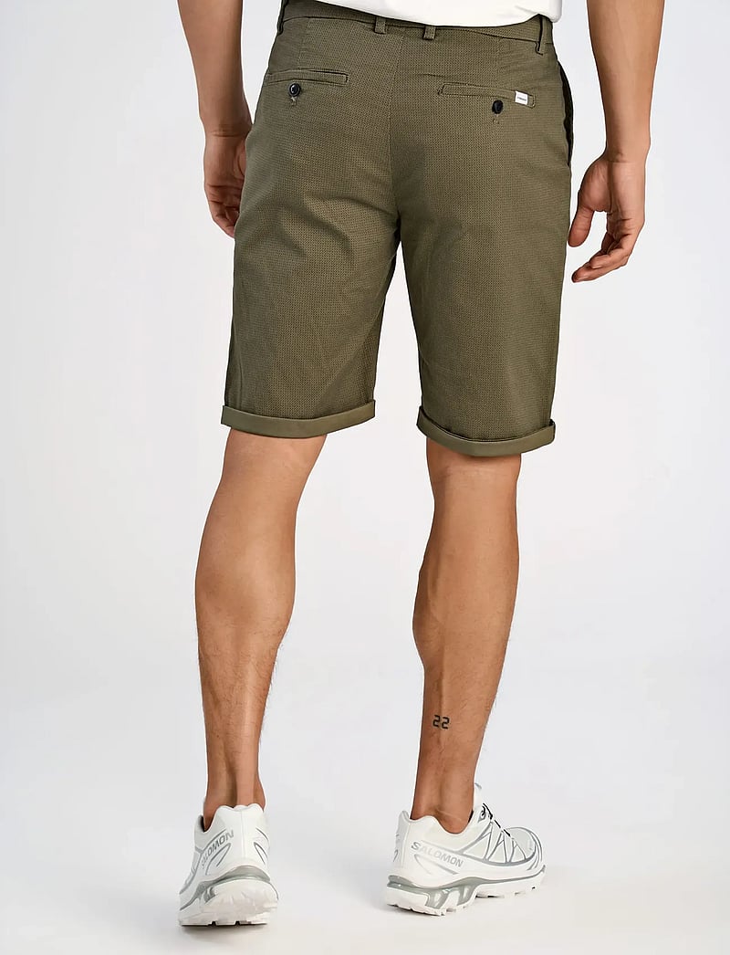 Lindbergh - Superflex AOP chino shorts - chino lühikesed püksid - dk army - 3