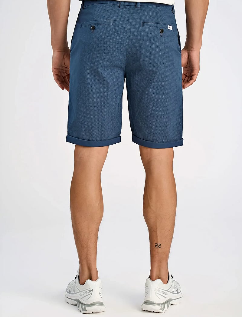 Lindbergh - Superflex AOP chino shorts - chinos shorts - navy - 4