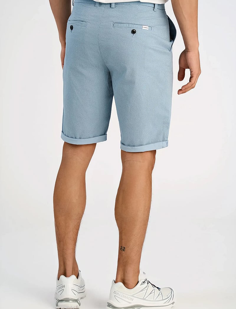 Lindbergh - Superflex AOP chino shorts - chinos shorts - pastel blue - 4