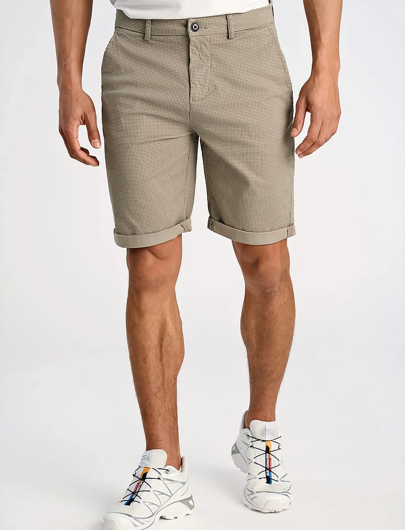 Lindbergh - Superflex AOP chino shorts - chinos shorts - stone - 3