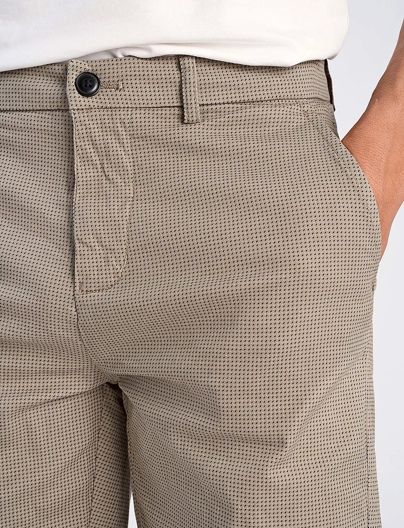 Lindbergh - Superflex AOP chino shorts - chinos shorts - stone - 5