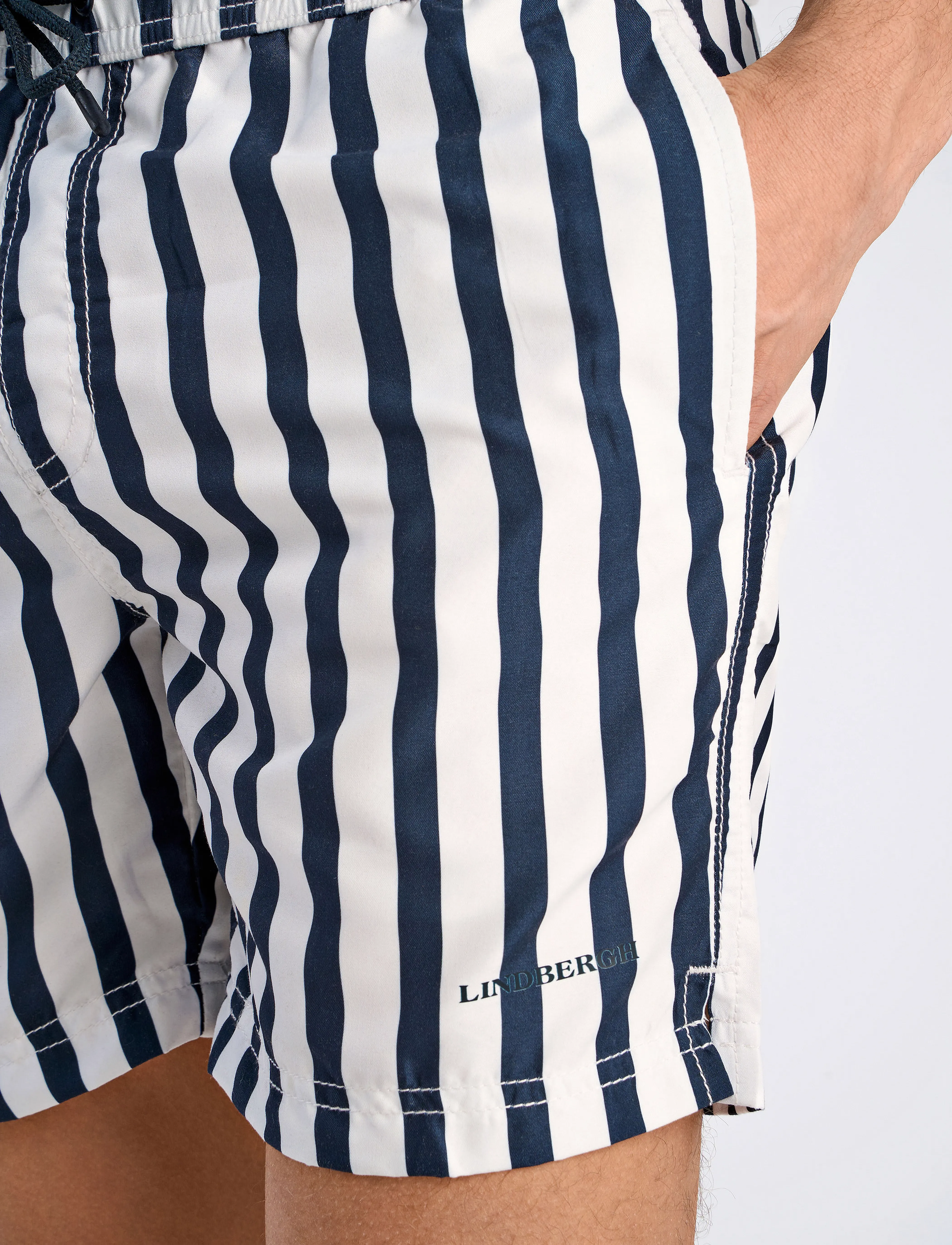Lindbergh - Striped swim shorts - laveste priser - navy - 5