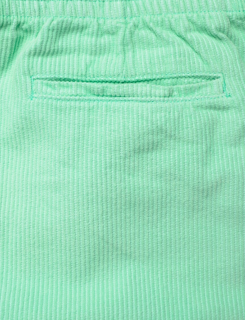 Lindbergh - Corduroy shorts - casual shorts - bright green - 4