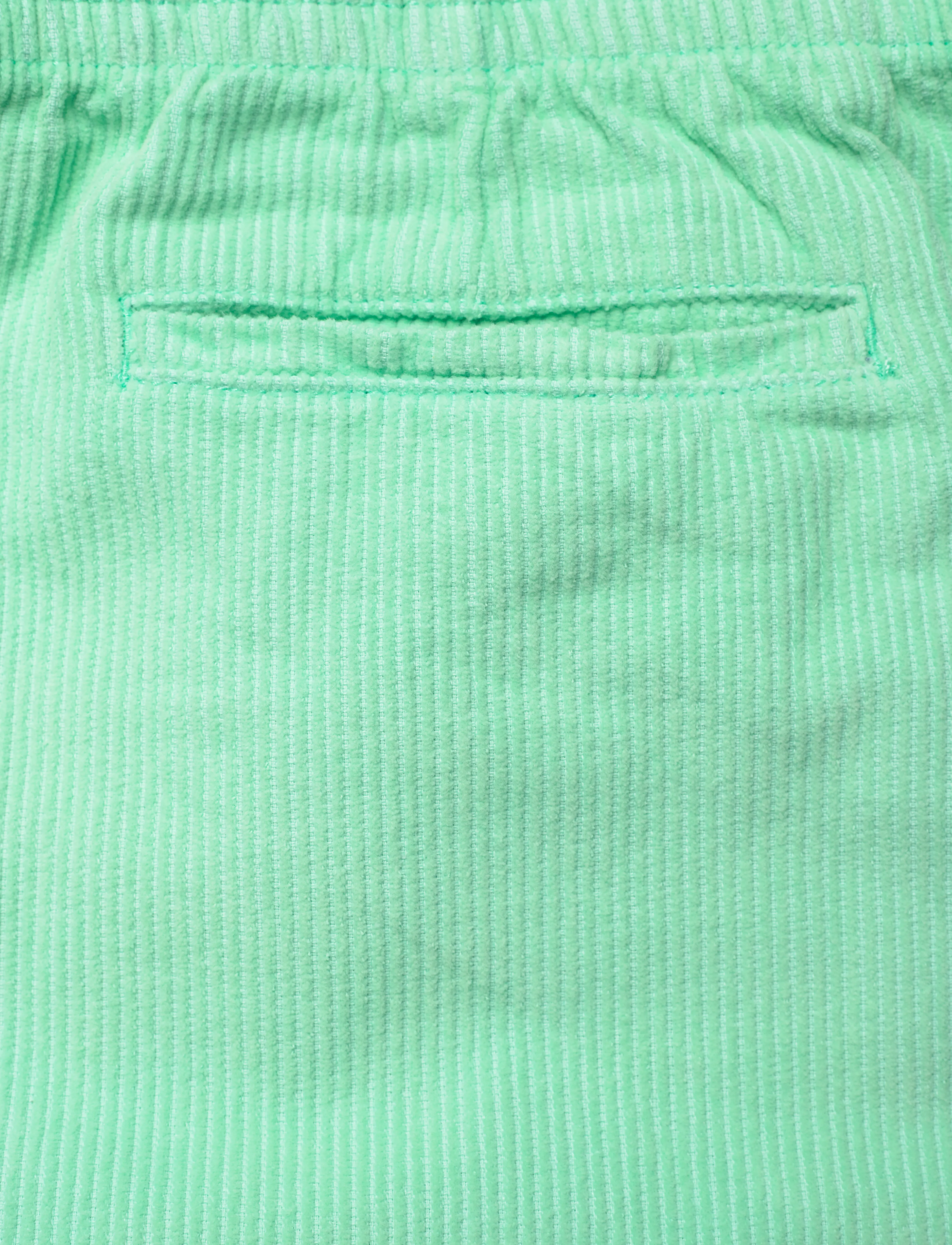 Lindbergh - Corduroy shorts - lühikesed vabaajapüksid - bright green - 4