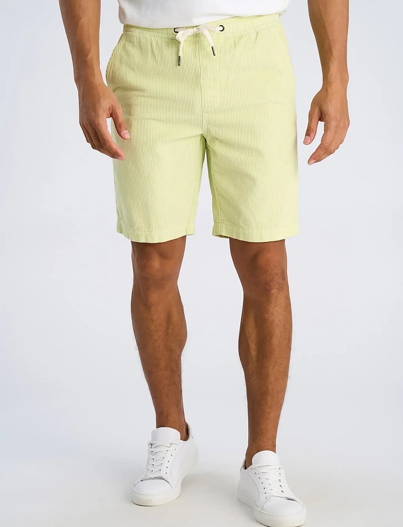 Lindbergh - Corduroy shorts - casual shorts - pastel green - 3