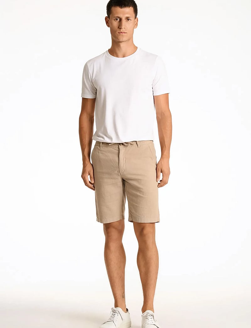 Lindbergh - Linen shorts - linen shorts - sand - 0