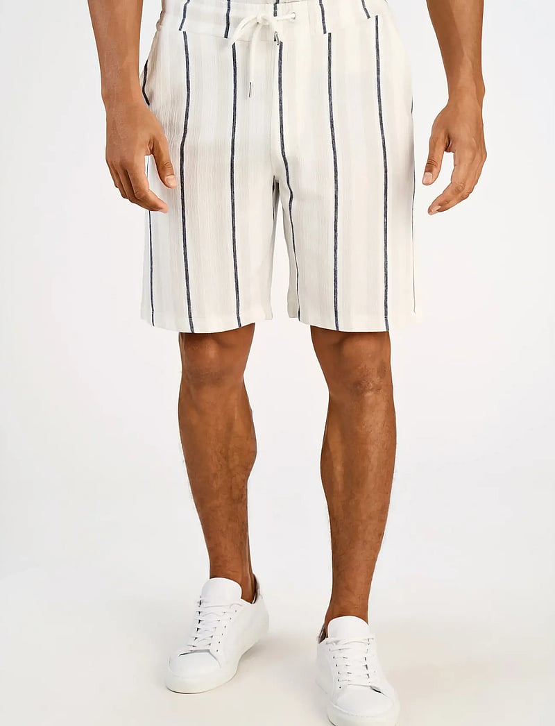 Lindbergh - Striped terry shorts with elastic w - casual shorts - fair grey - 3