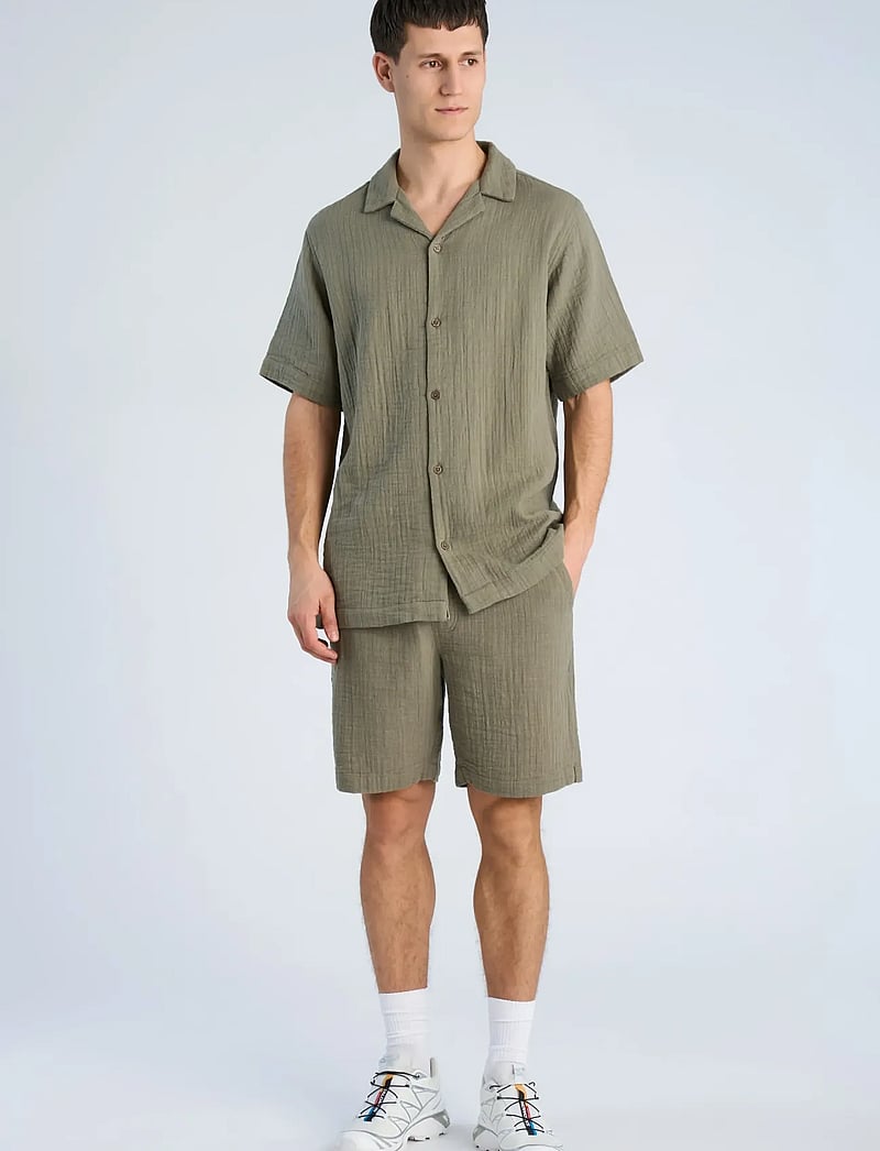 Lindbergh - Cotton muslin shorts - casual shorts - dk khaki - 0