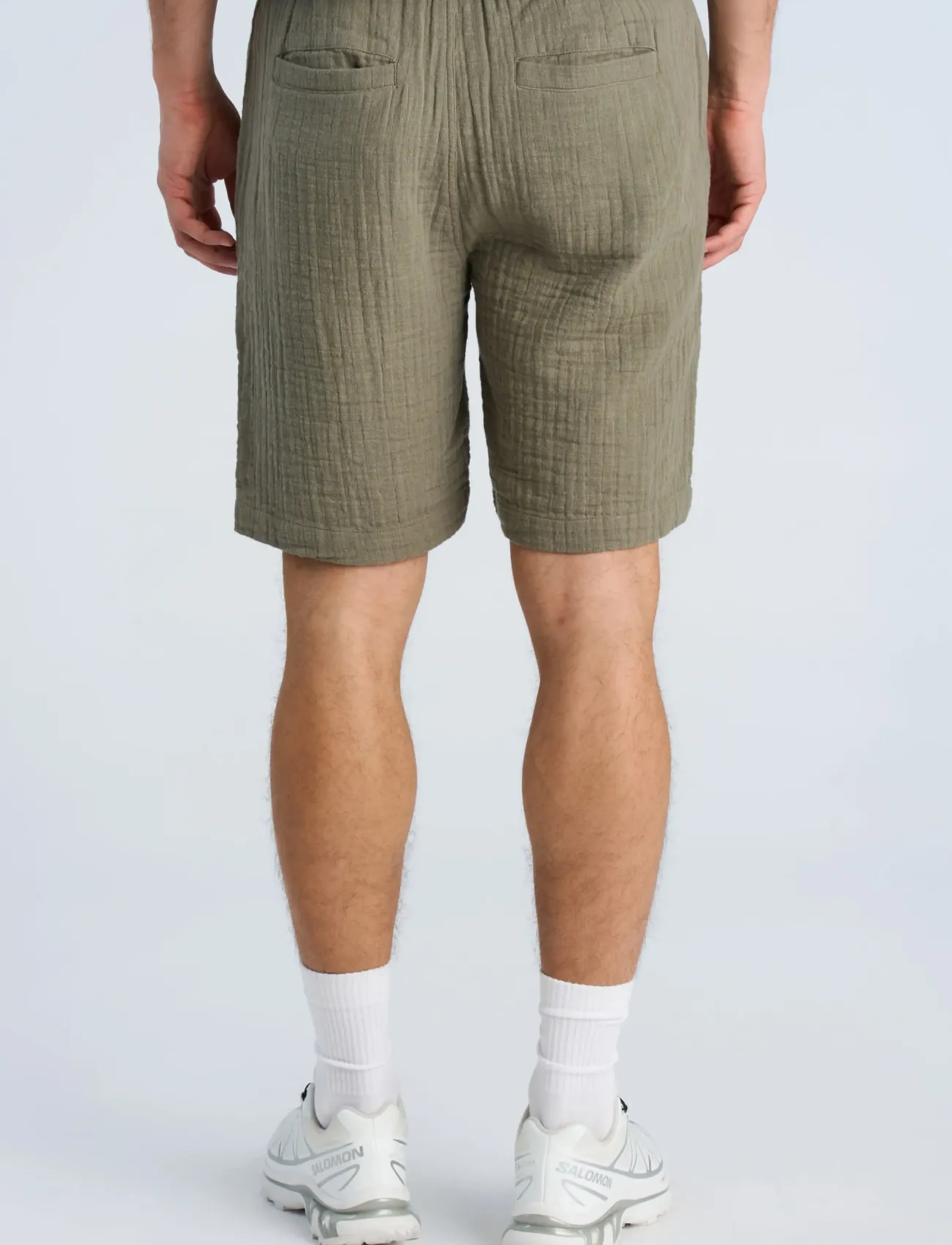 Lindbergh - Cotton muslin shorts - lühikesed vabaajapüksid - dk khaki - 4