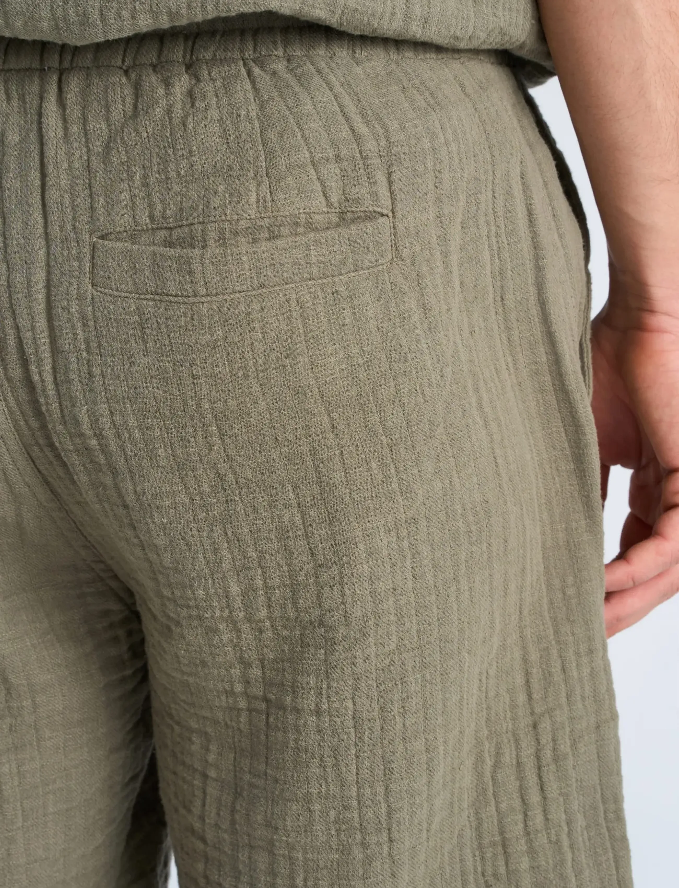 Lindbergh - Cotton muslin shorts - lühikesed vabaajapüksid - dk khaki - 5