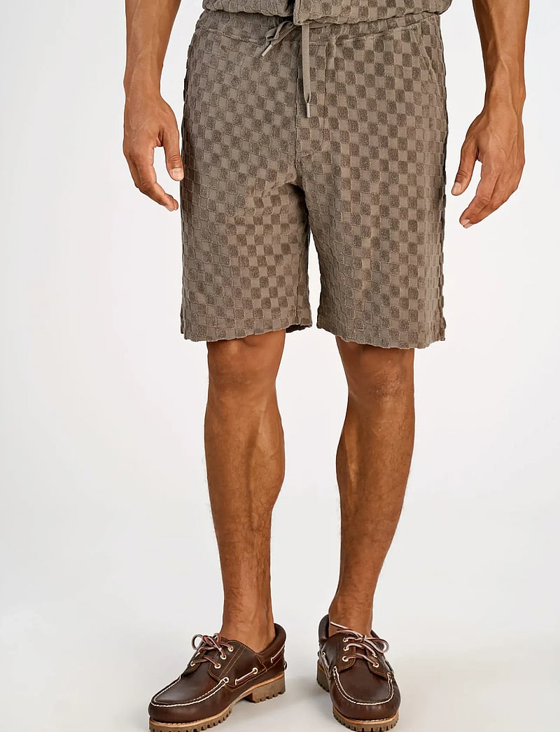 Lindbergh - Jacquard checkered towel shorts - sweatshorts - dk stone - 3