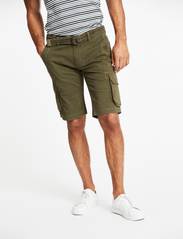 Lindbergh - Garment dyed cargo shorts - shorts - army - 2