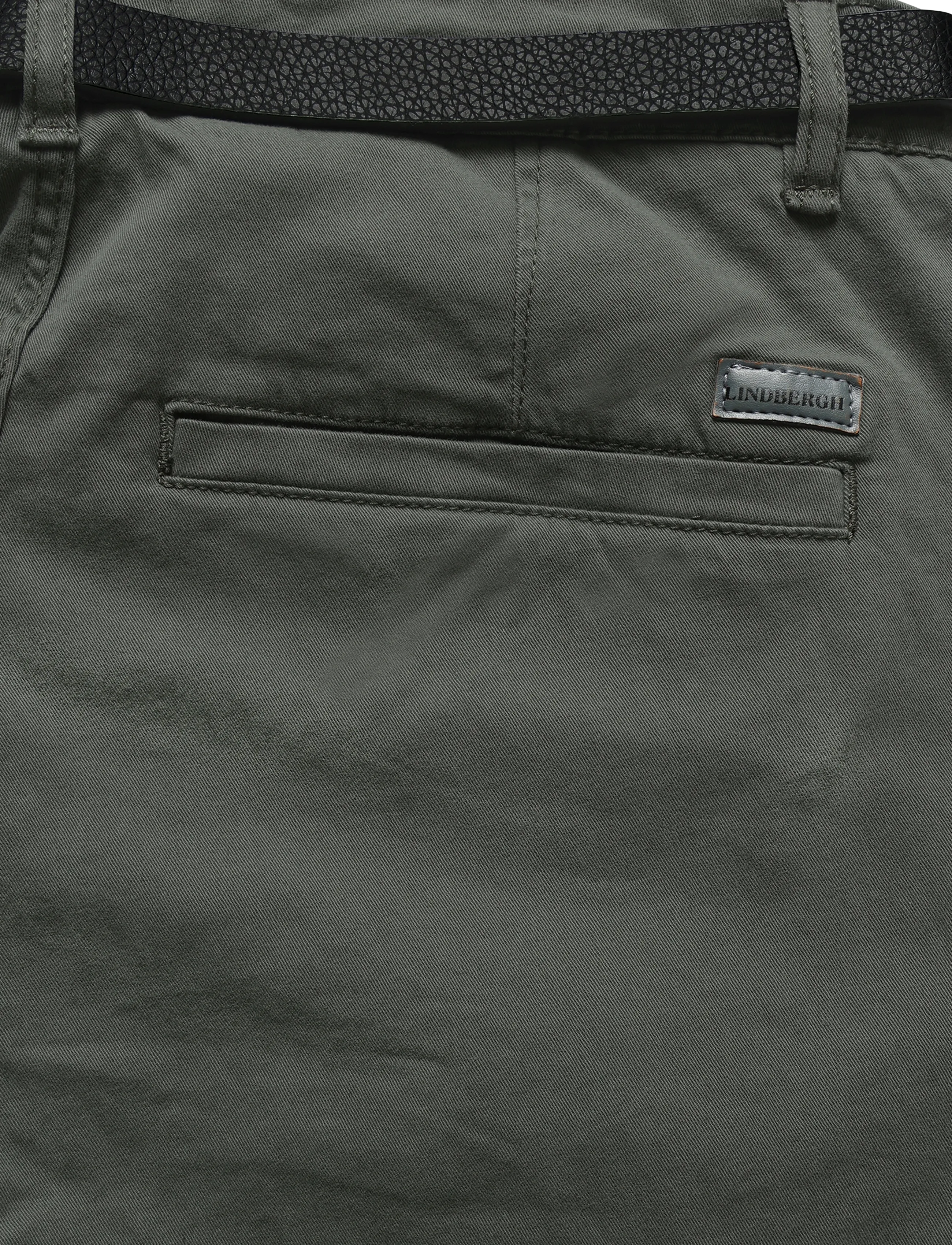 Lindbergh - Classic chino shorts w?. belt - Slim fit - chinos shorts - dk army - 2