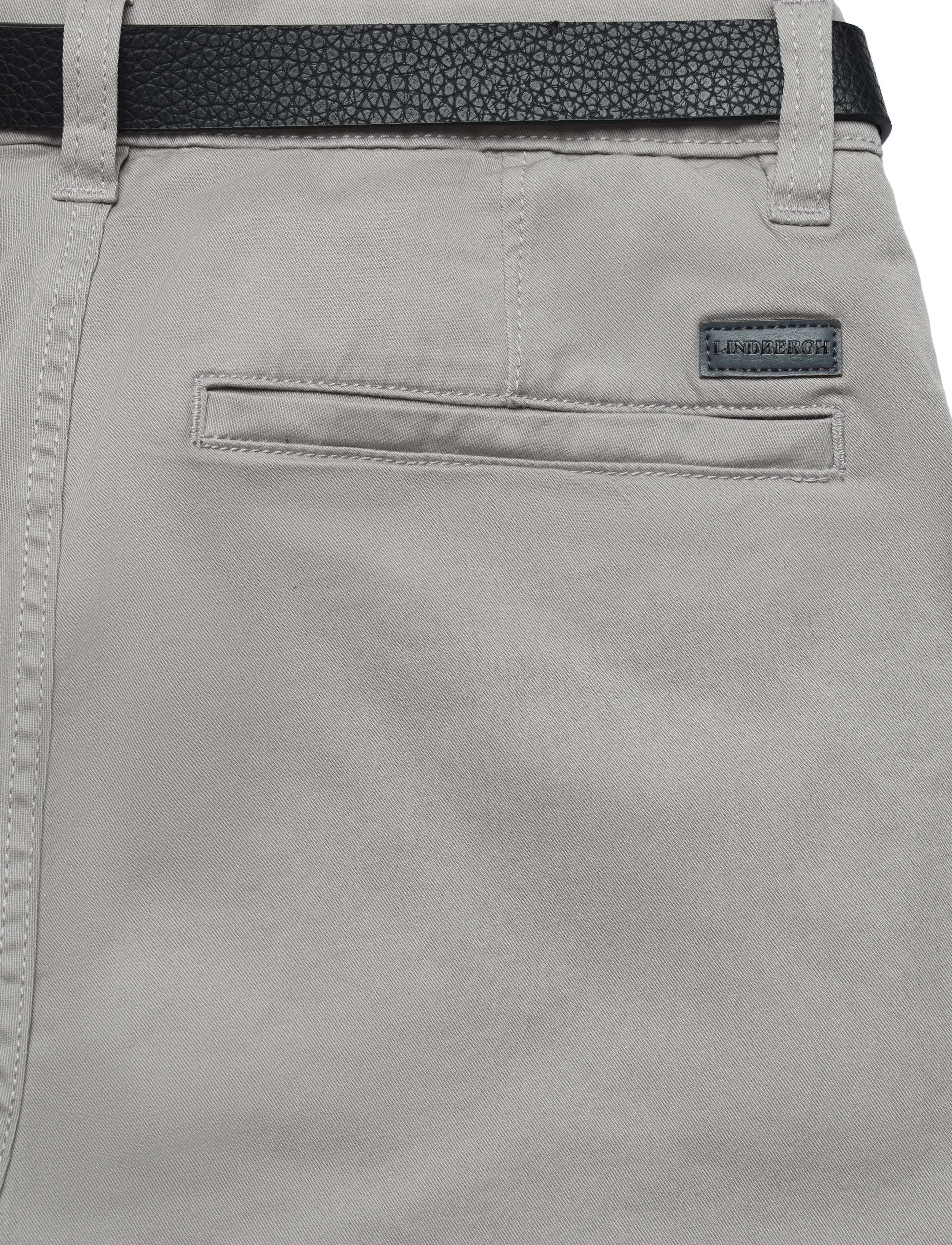 Lindbergh - Classic chino shorts w?. belt - Slim fit - chinos shorts - silver grey - 2