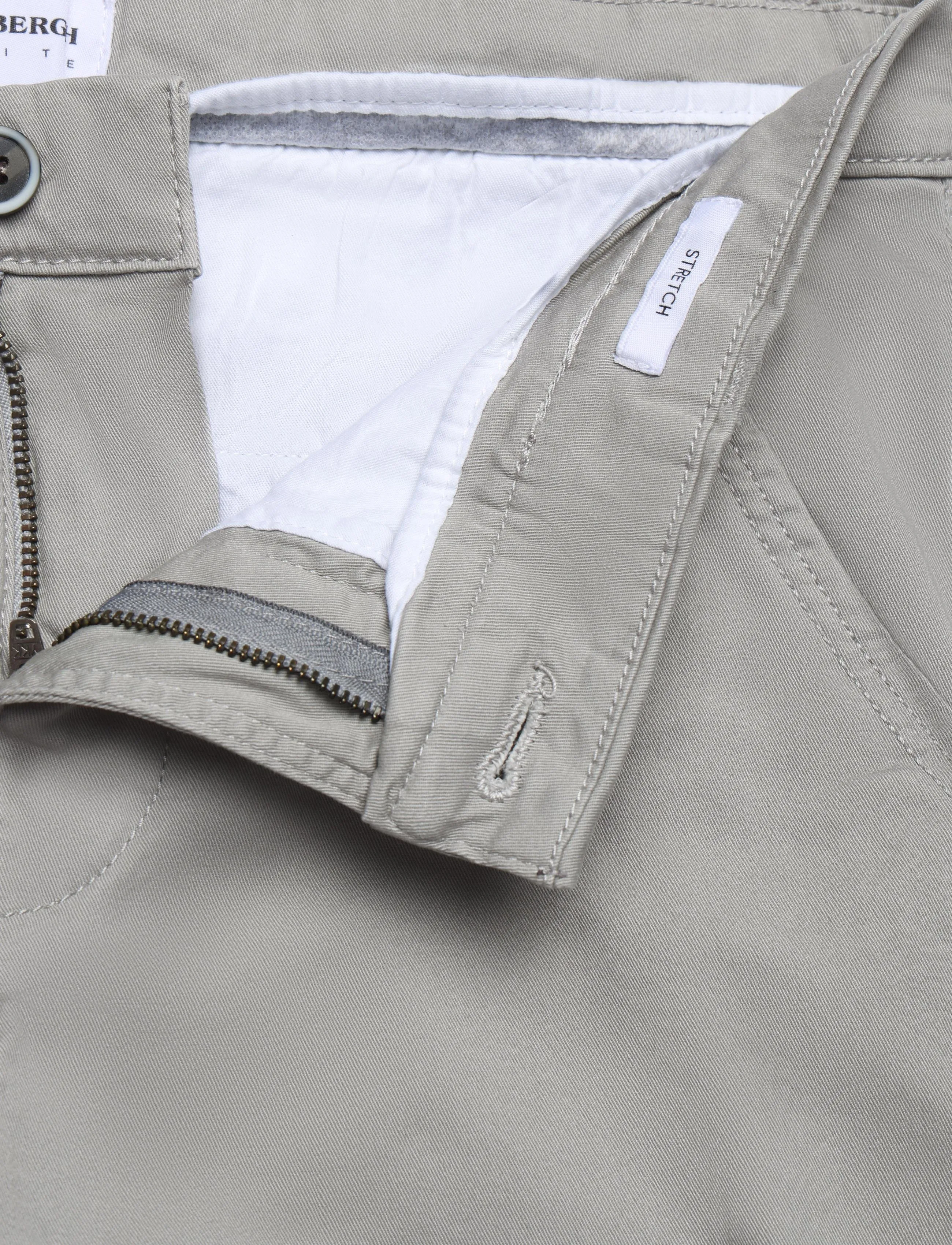 Lindbergh - Classic chino shorts w?. belt - Slim fit - chinos shorts - silver grey - 3
