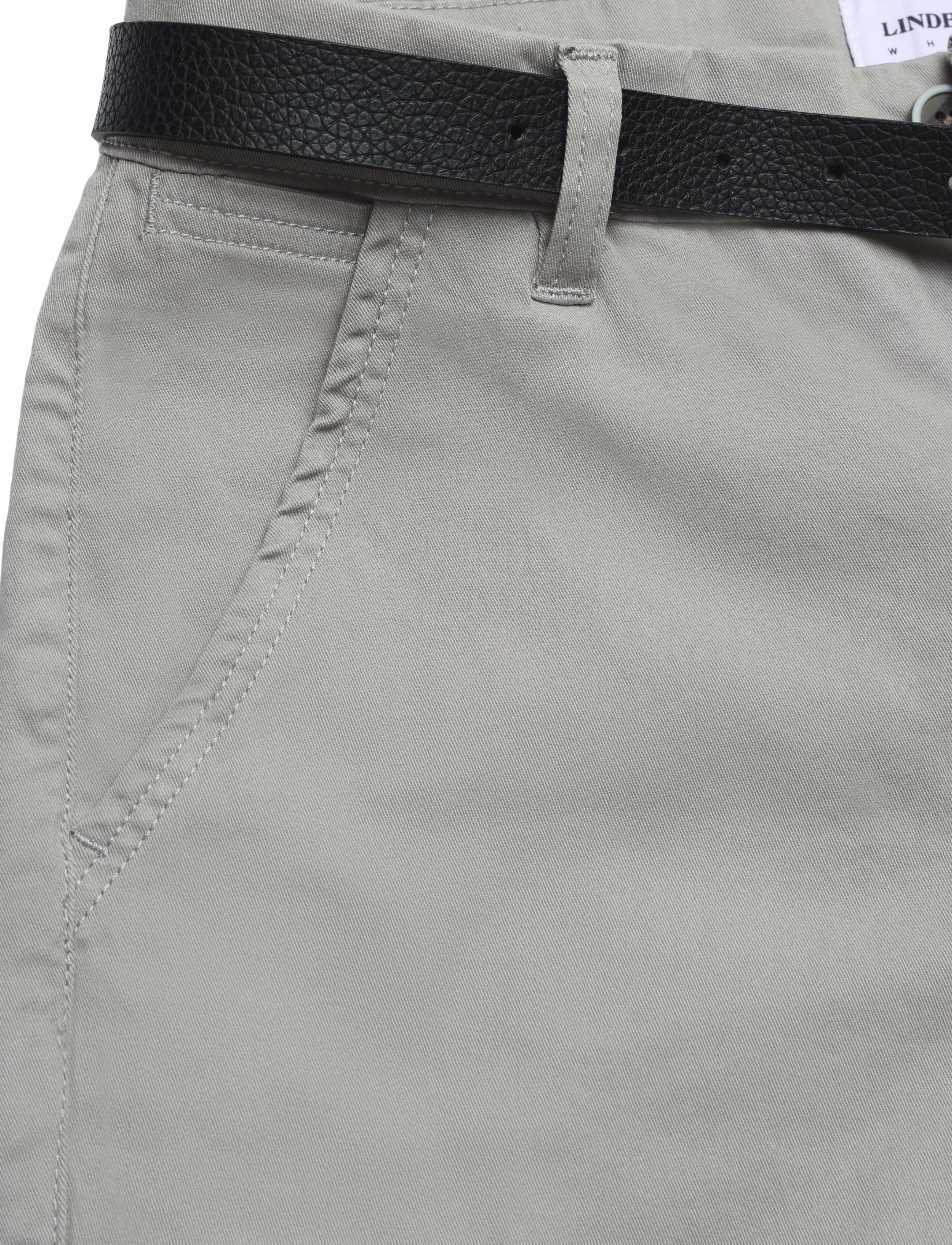 Lindbergh - Classic chino shorts w?. belt - Slim fit - chinos shorts - silver grey - 4