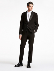 Lindbergh - Responsibly made stretch tuxedo sui - smokingi - black - 4