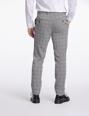 Lindbergh - Checked relaxed suit - zweireiher anzüge - brown - 8