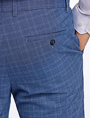Lindbergh - Checked stretch suit - double breasted suits - blue - 12