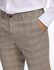 Lindbergh - Checked twill stretch suit - double breasted suits - sand - 11