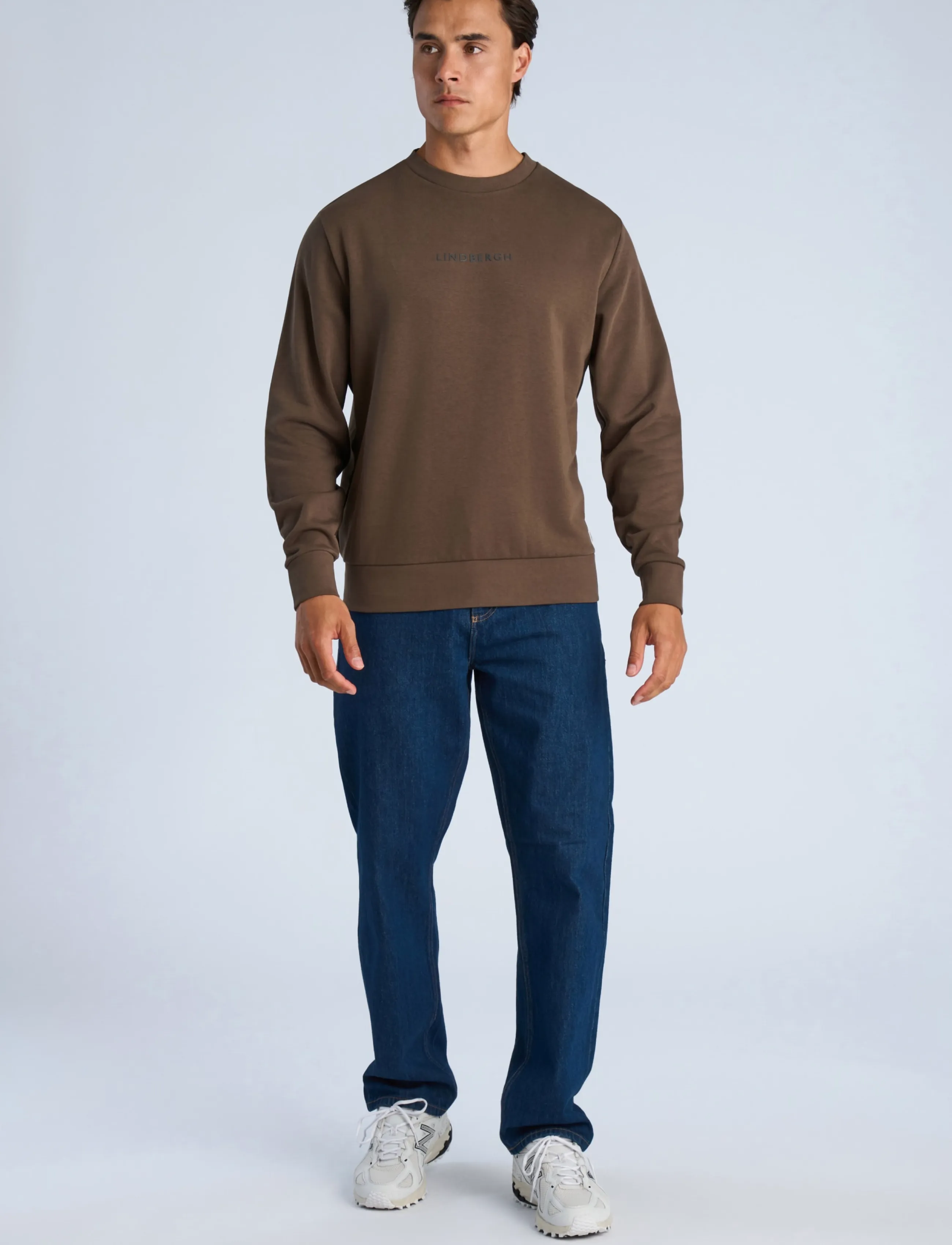 Lindbergh Logo chest print o-neck sweat - Lindbergh - DK BROWN / brown