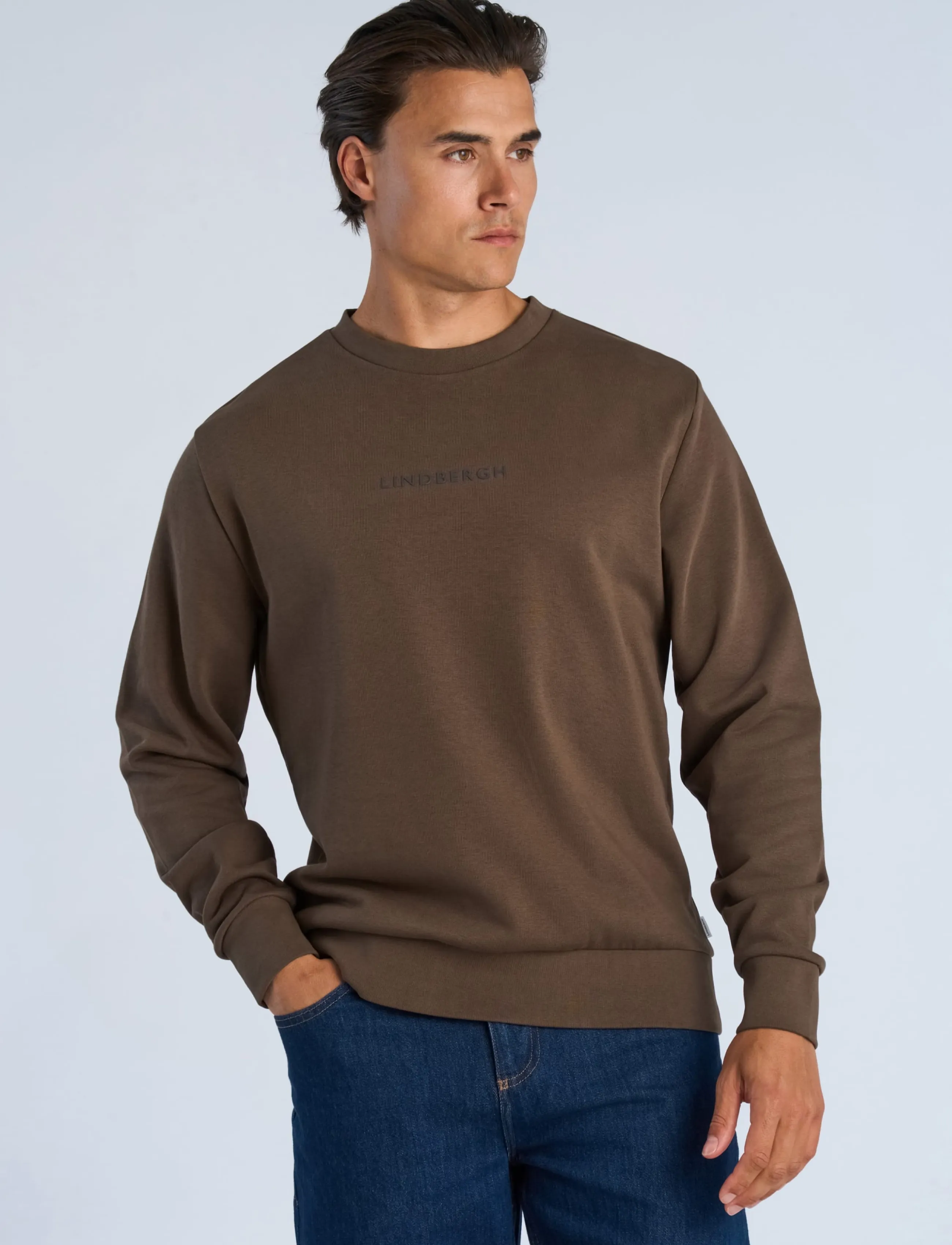 Lindbergh - Logo chest print o-neck sweat - sweatshirts - dk brown - 3
