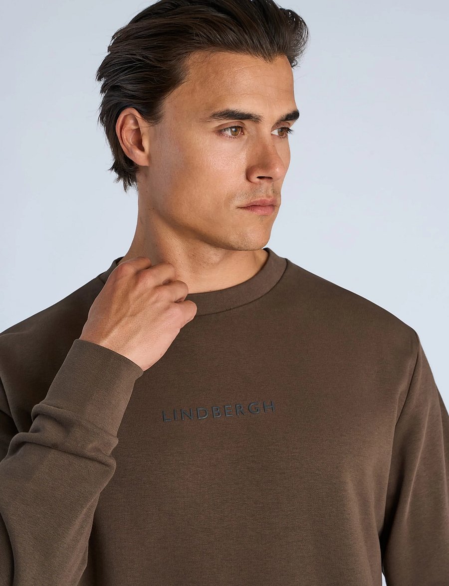 Lindbergh - Logo chest print o-neck sweat - sweatshirts - dk brown - 5