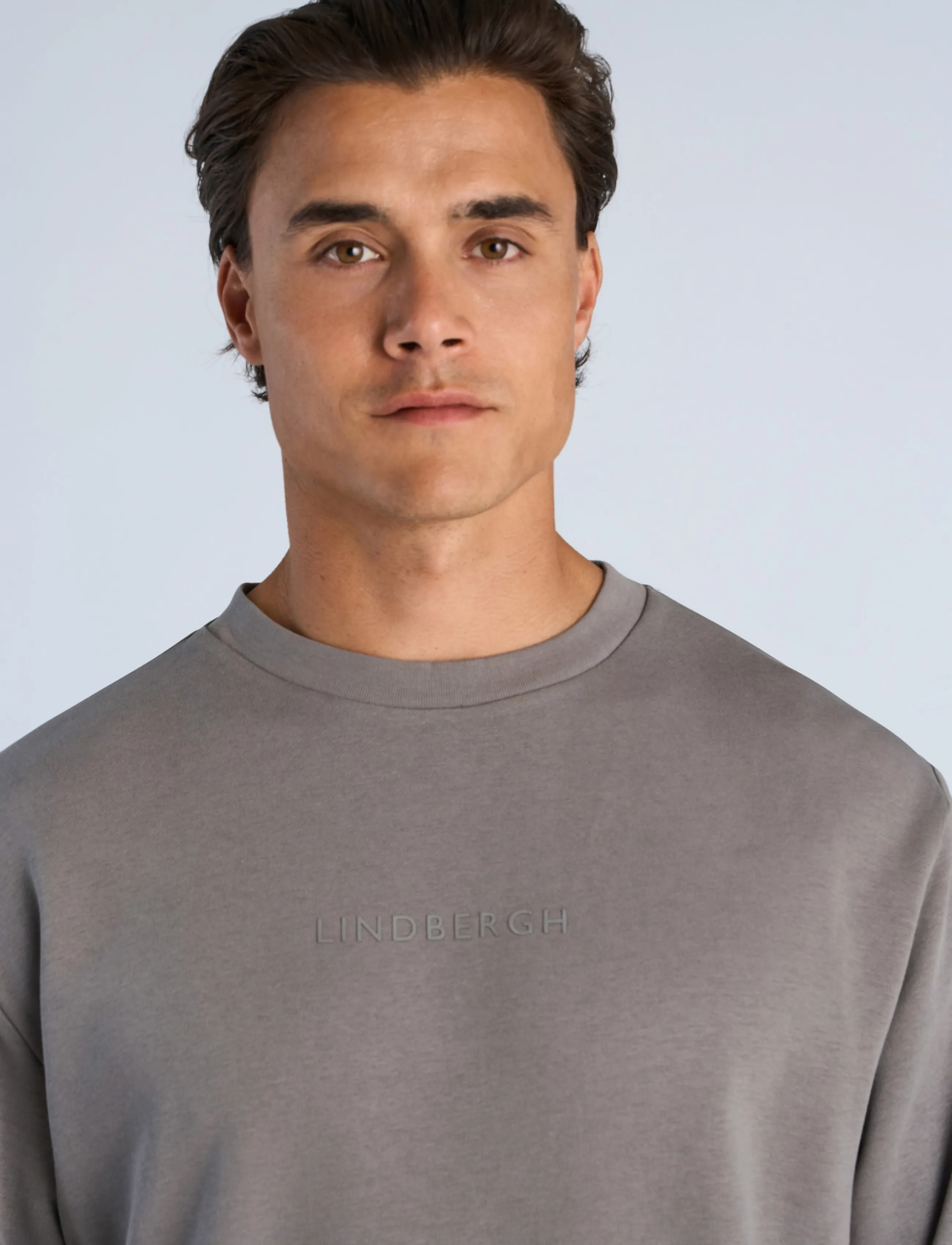 Lindbergh - Logo chest print o-neck sweat - sweatshirts - grey dusk - 5
