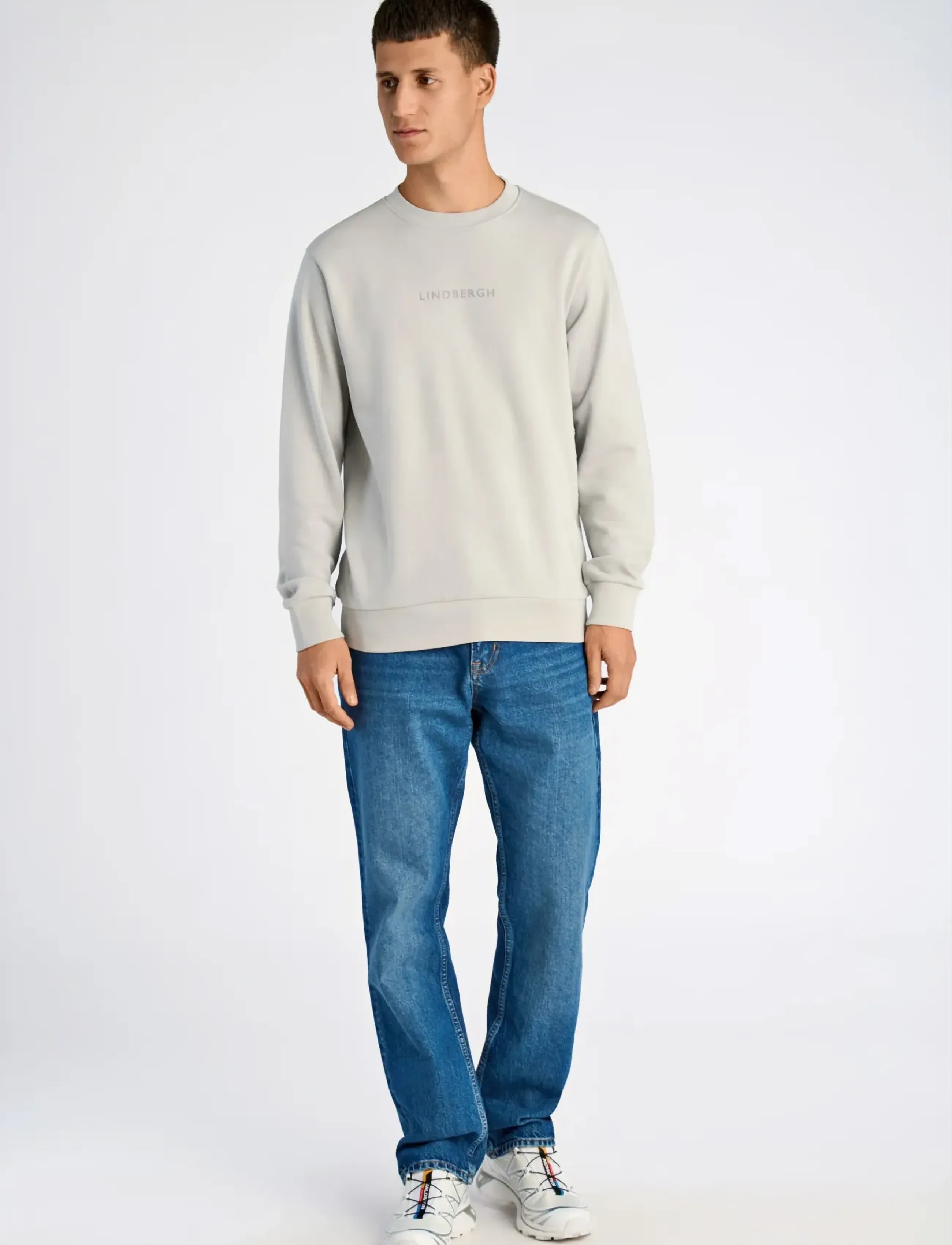 Lindbergh Logo chest print o-neck sweat - Tøj - SOFT GREY / cream