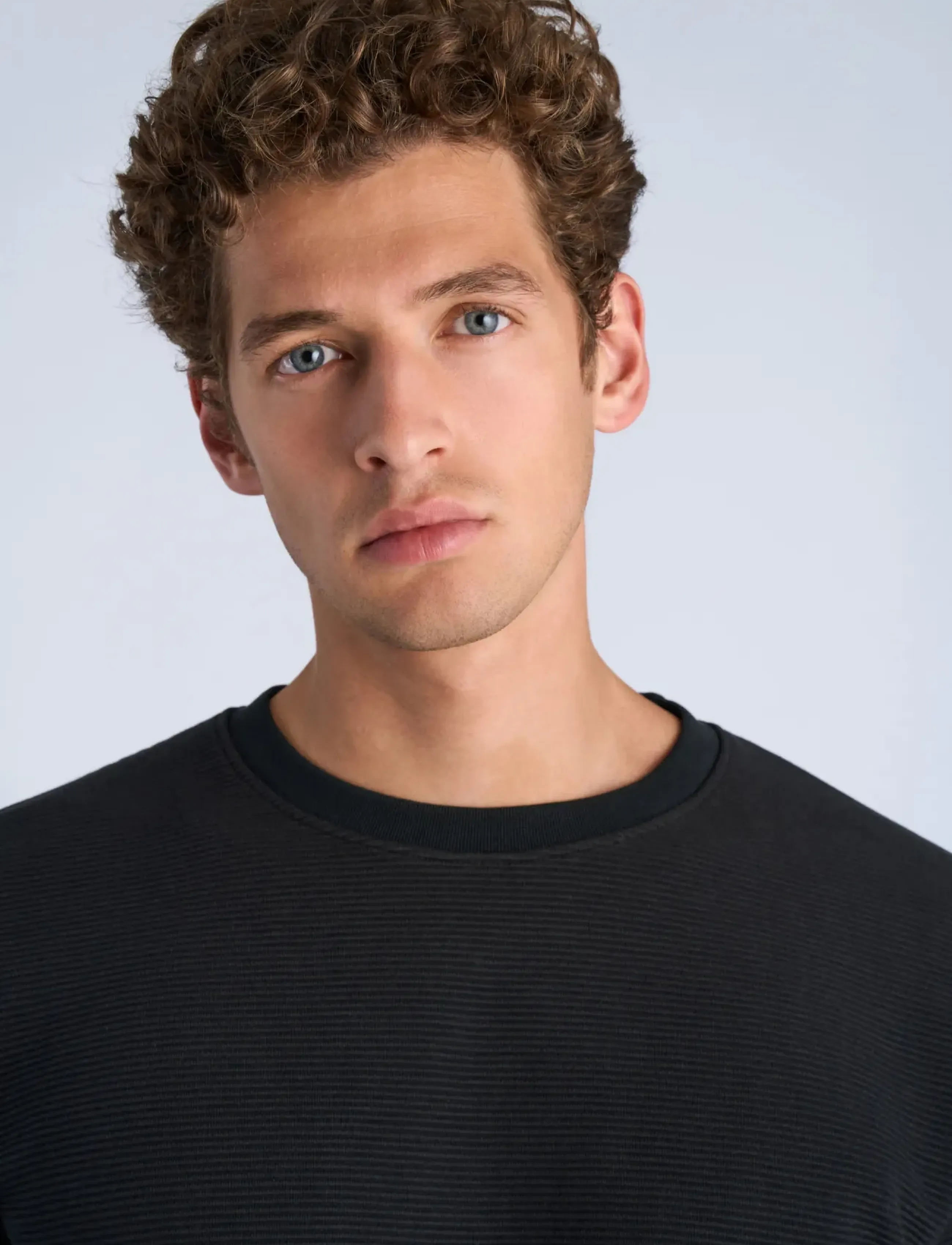 Lindbergh - Mixed structure o-neck - höstkläder - black - 5