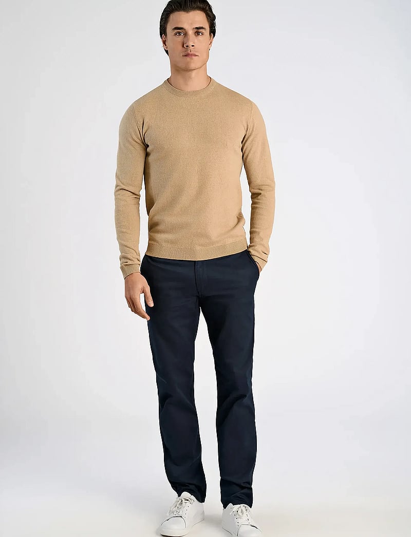 Lindbergh - 100% recycle knit round neck - rundhals - dk sand mel - 4