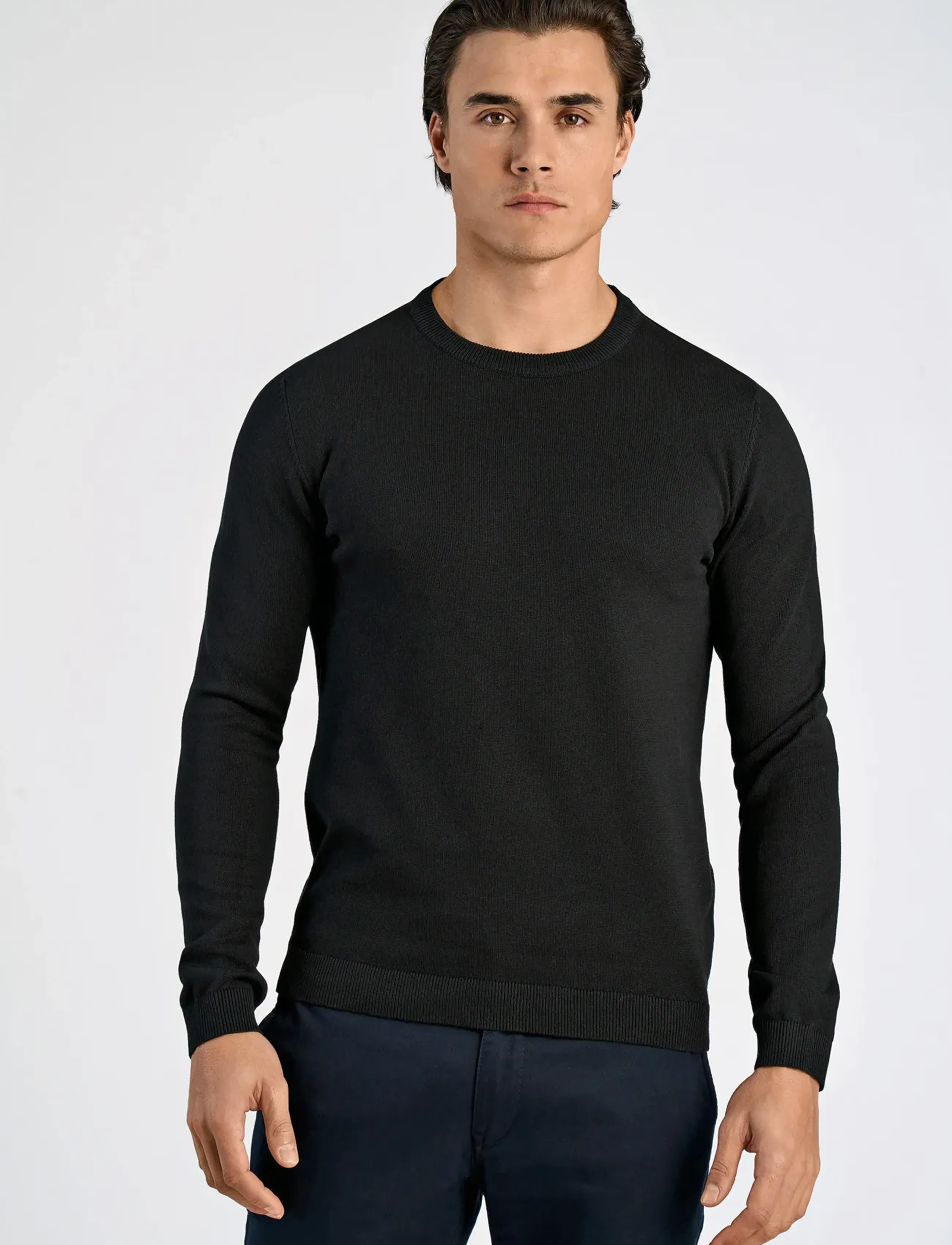 Lindbergh - 100% recycle knit round neck - stickade basplagg - black - 2