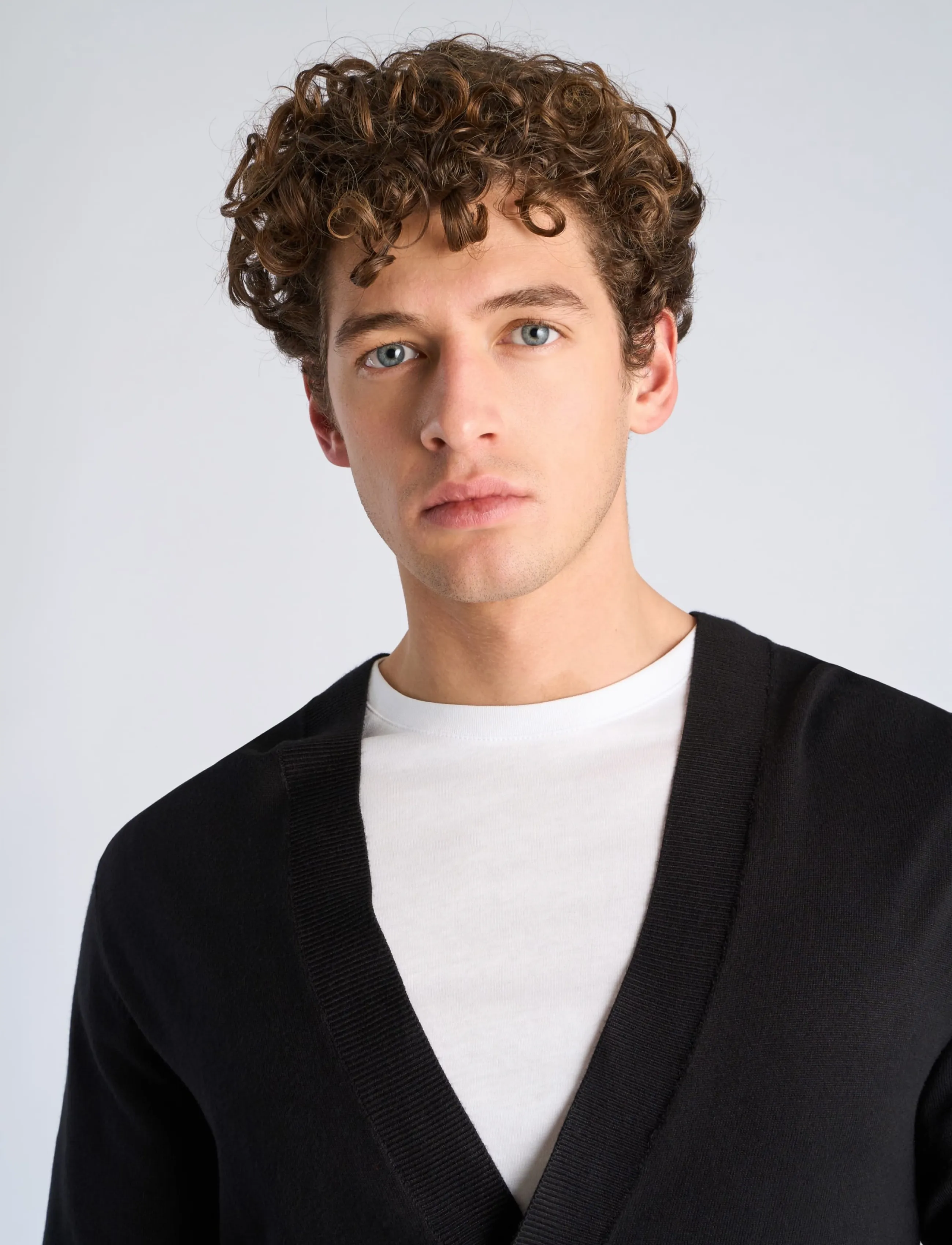 Lindbergh - Ecovero v-neck button cardigan - cardigans - black - 5