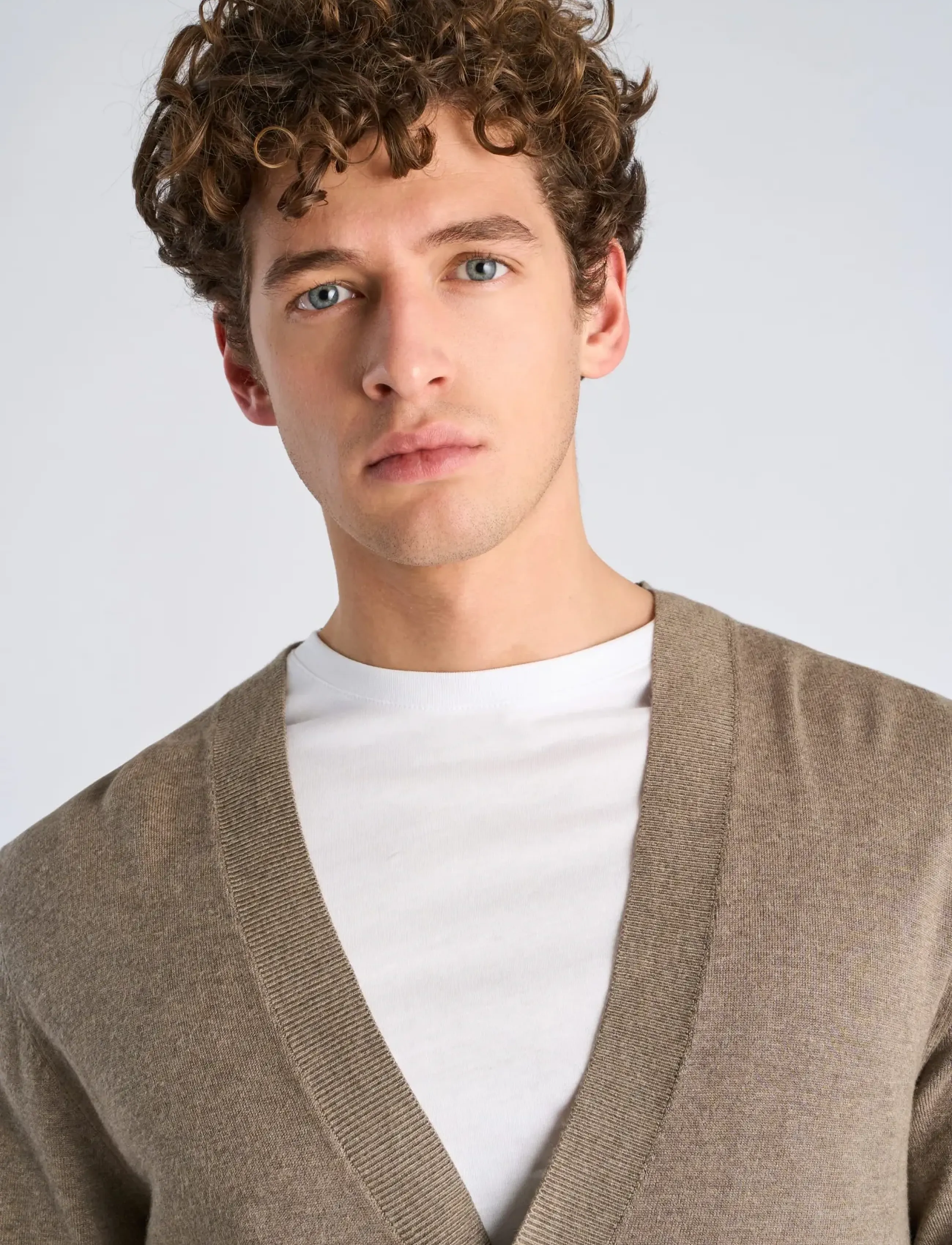 Lindbergh - Ecovero v-neck button cardigan - cardigans - dk sand mel - 5