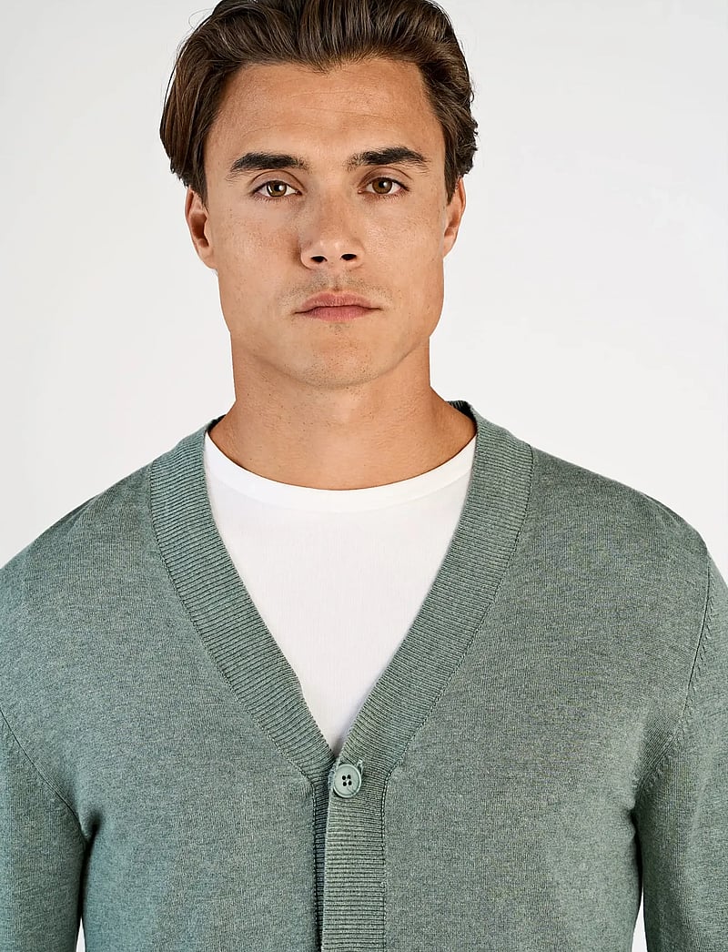 Lindbergh - Ecovero v-neck button cardigan - cardigans - jade green mel - 4