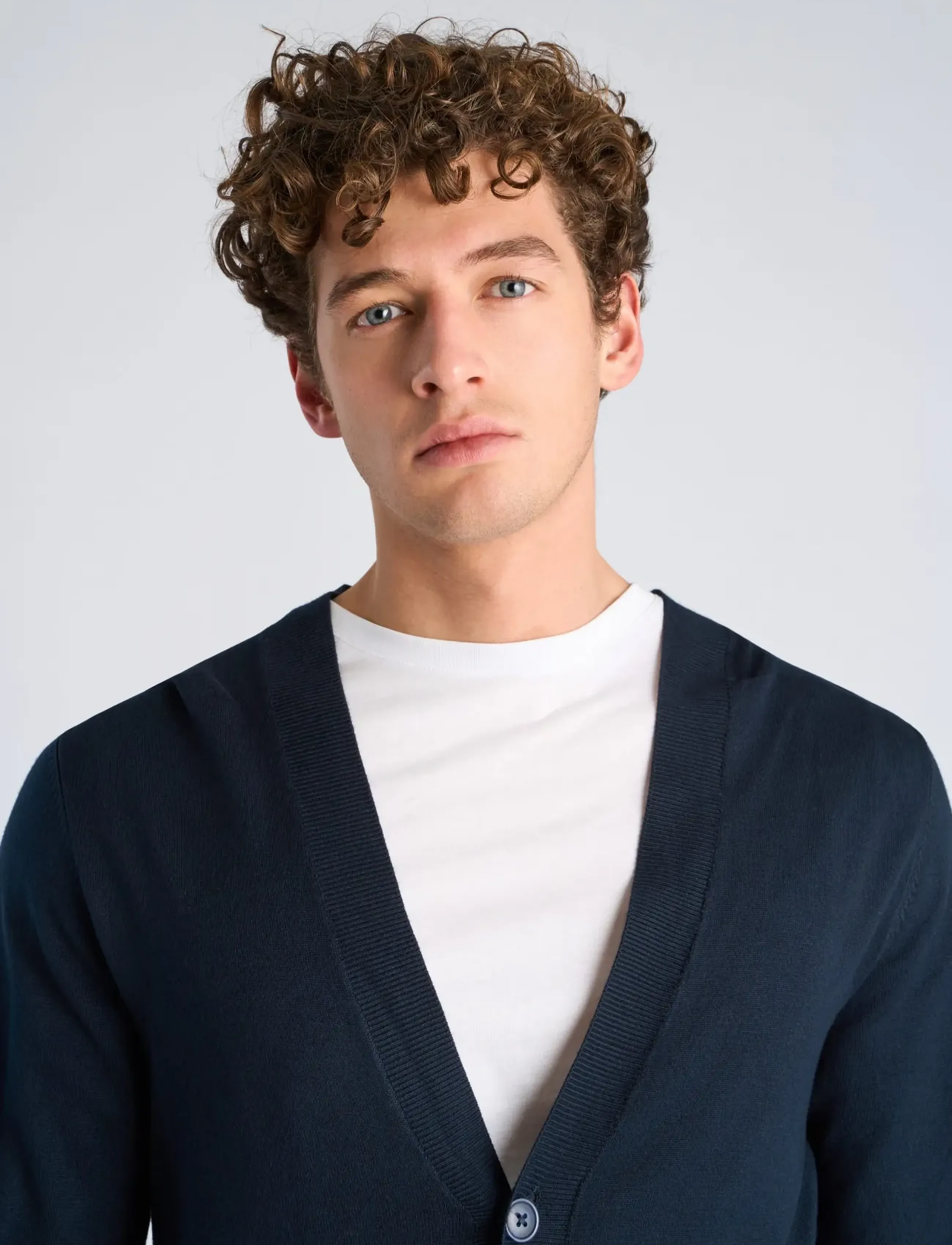 Lindbergh - Ecovero v-neck button cardigan - cardigans - navy - 5