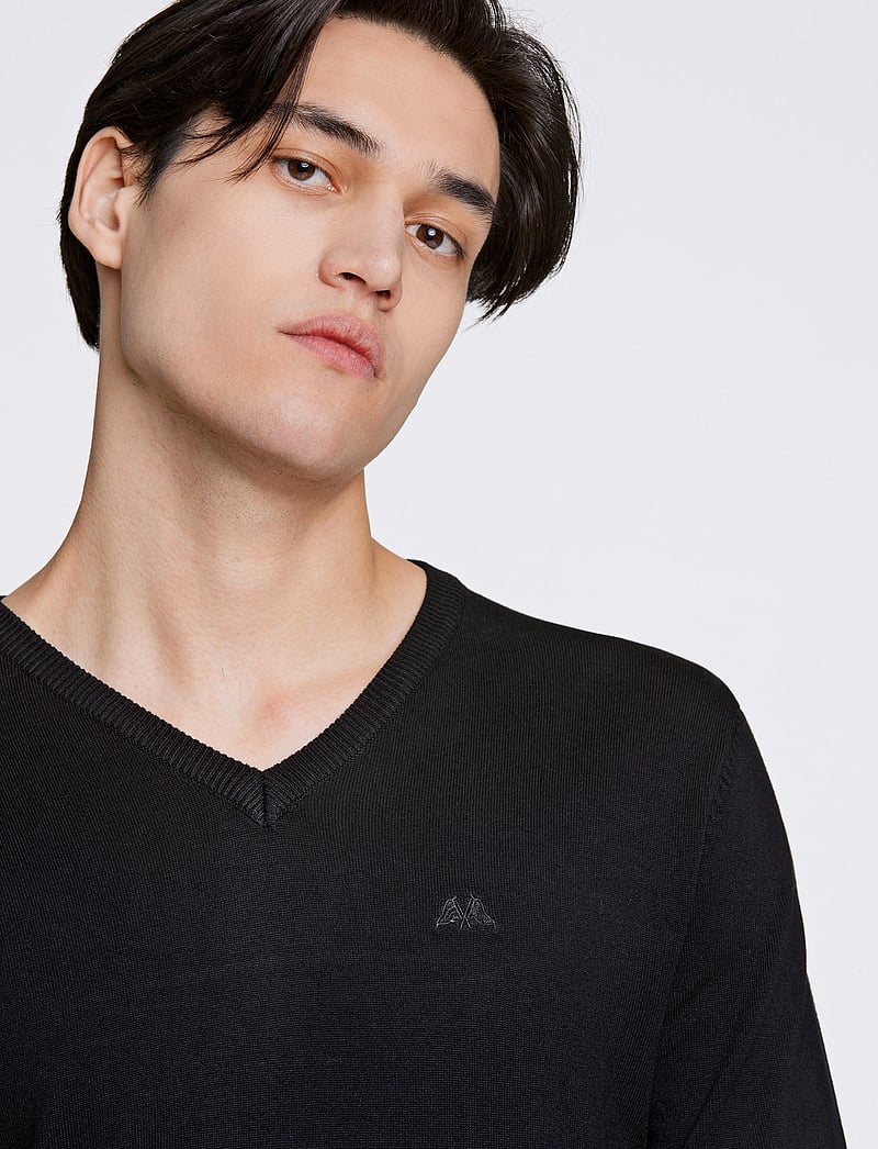 Lindbergh - Ecovero V-neck L/S knit - v-ausschnitt - black - 5