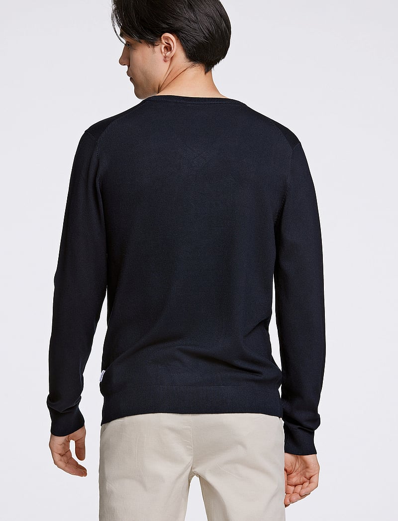 Lindbergh - Ecovero V-neck L/S knit - v-ausschnitt - navy - 3