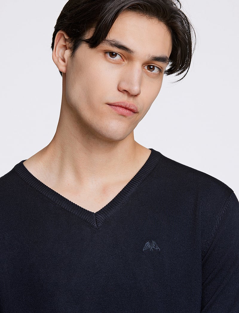 Lindbergh - Ecovero V-neck L/S knit - v-ausschnitt - navy - 5