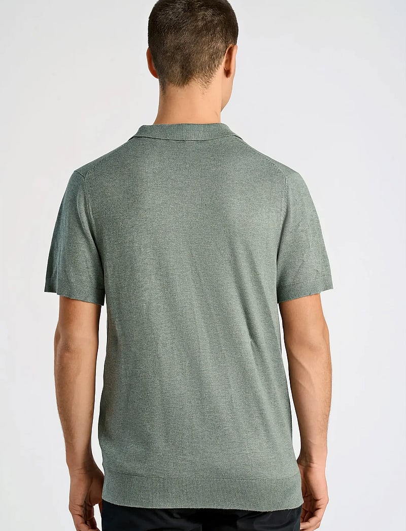 Lindbergh - Ecovero S/S v-neck polo - polostrik - jade green mel - 4