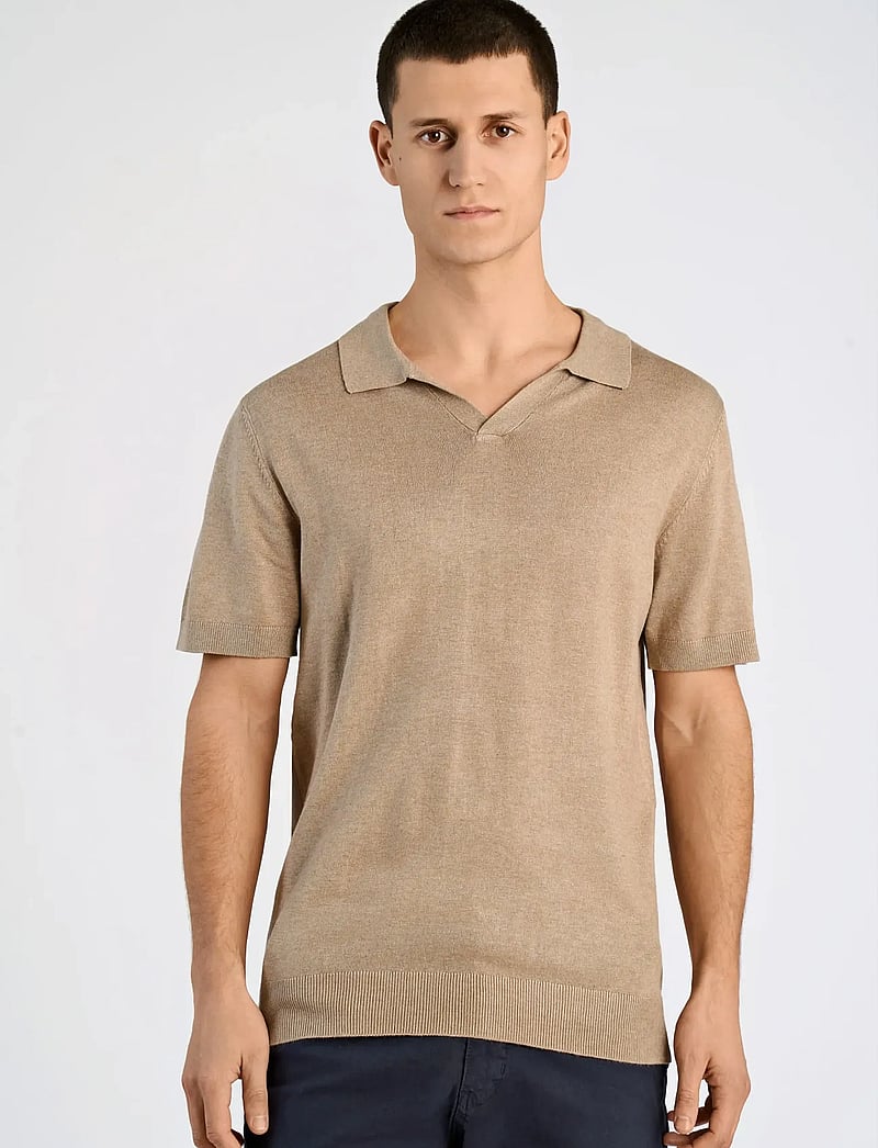 Lindbergh - Ecovero S/S v-neck polo - kootud polosärgid - sand mel - 3